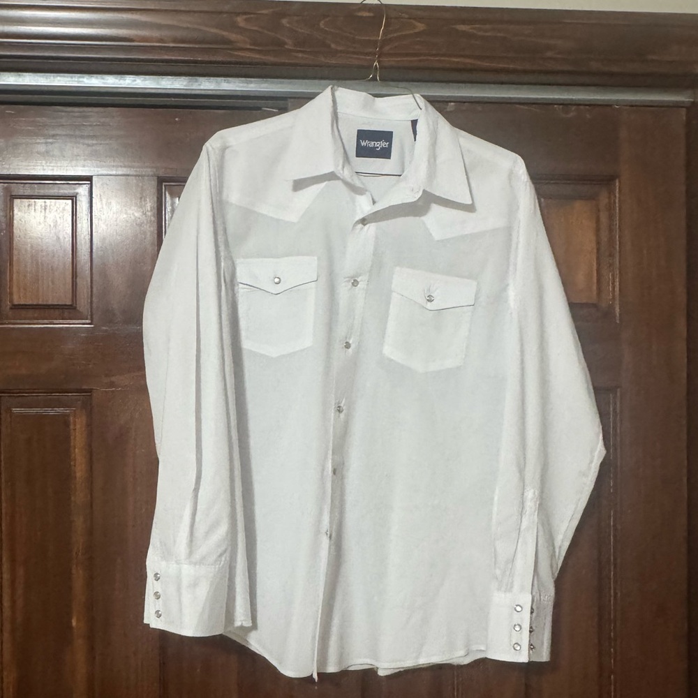 Wrangler Men's Classic White Button-Down Shirt